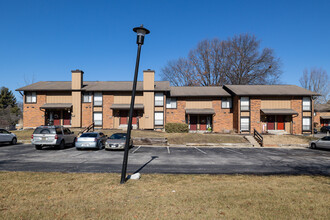 The Knolls Townhomes in St. Louis, MO - Building Photo - Building Photo