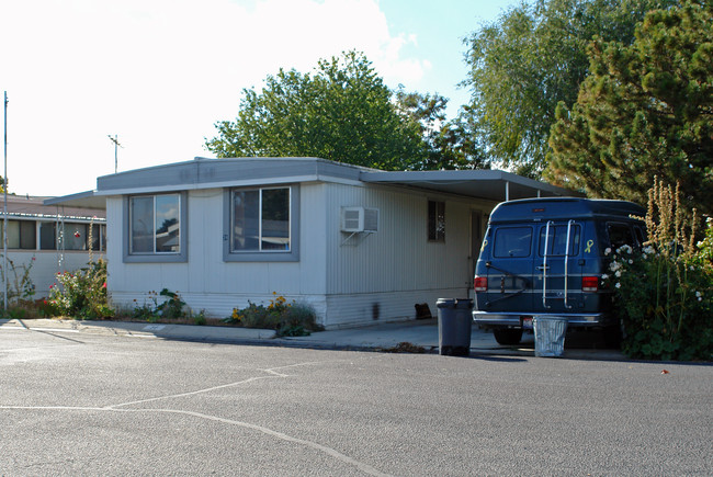 West Pine Manor in Nampa, ID - Building Photo - Building Photo