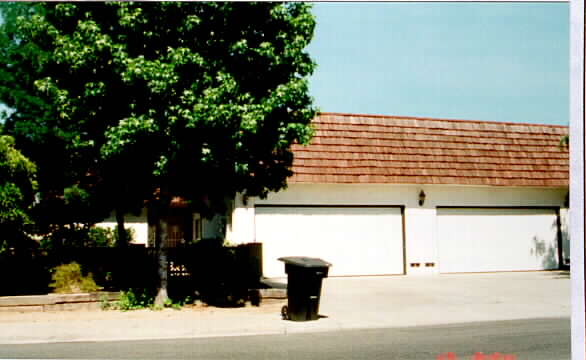 3505 Dragoo Park Dr in Modesto, CA - Foto de edificio