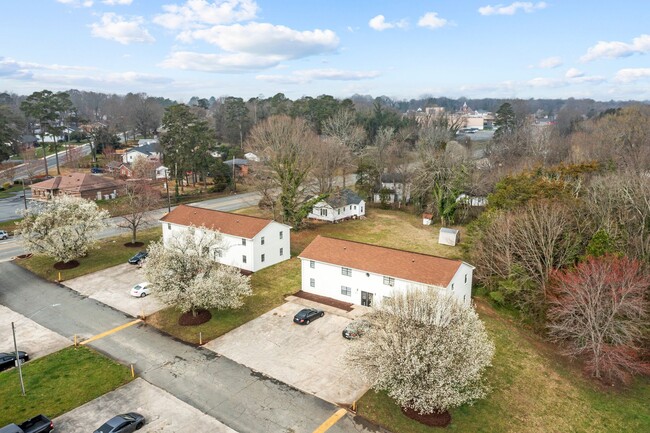 510 E Harden St in Graham, NC - Foto de edificio - Building Photo