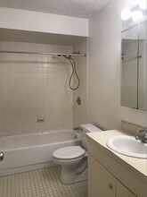 77 Pond Ave, Unit 203 in Brookline, MA - Building Photo - Building Photo