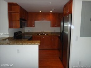 20 Calabria Ave-Unit -Apt 401B in Coral Gables, FL - Building Photo - Building Photo
