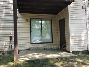 51 Pepperwood Ct in Glen Carbon, IL - Foto de edificio - Building Photo