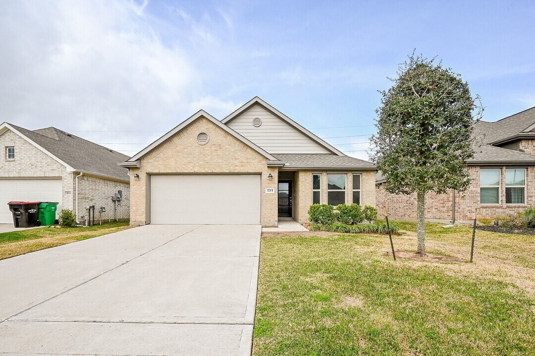 3715 Homestead Ridge Ln in Richmond, TX - Building Photo