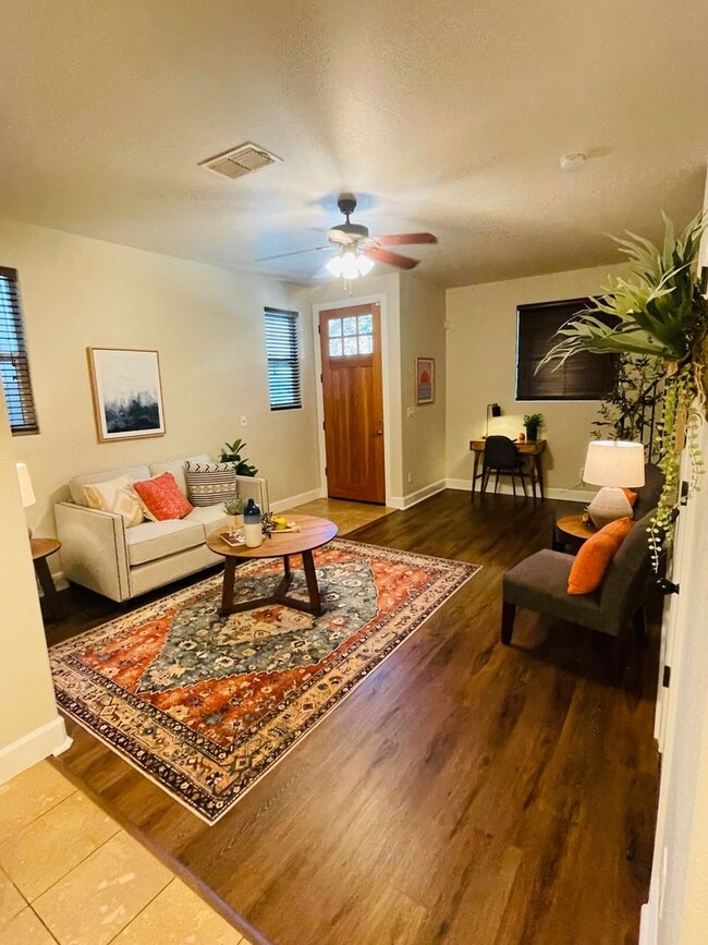 3010 Portola Way in Sacramento, CA - Building Photo - Building Photo