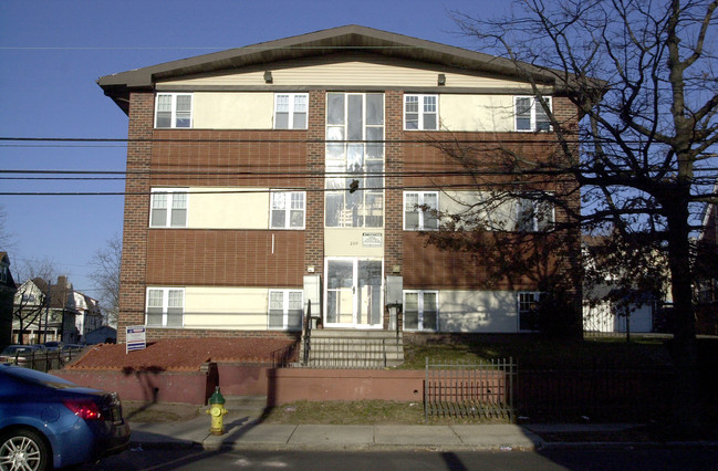 Forest Hill Apartments in Newark, NJ - Building Photo - Building Photo