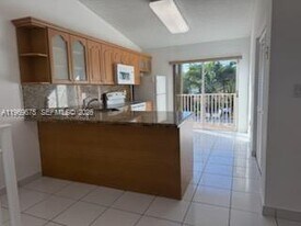3375 W 76th St in Hialeah, FL - Building Photo