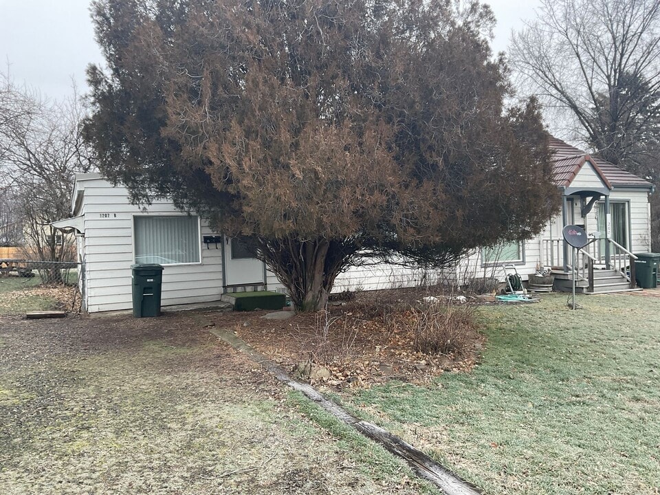 1207 M Ave in La Grande, OR - Building Photo