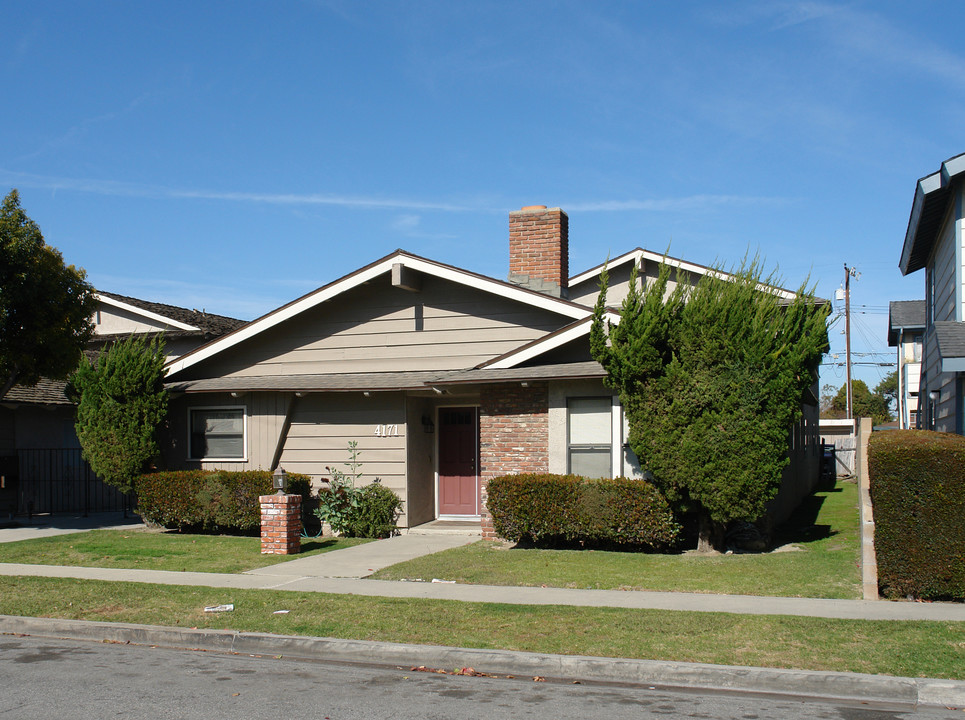 4171 Howard Ave in Los Alamitos, CA - Foto de edificio