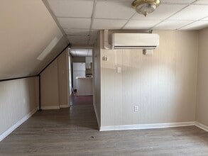 39 Old Orchard St in Old Orchard Beach, ME - Building Photo - Building Photo