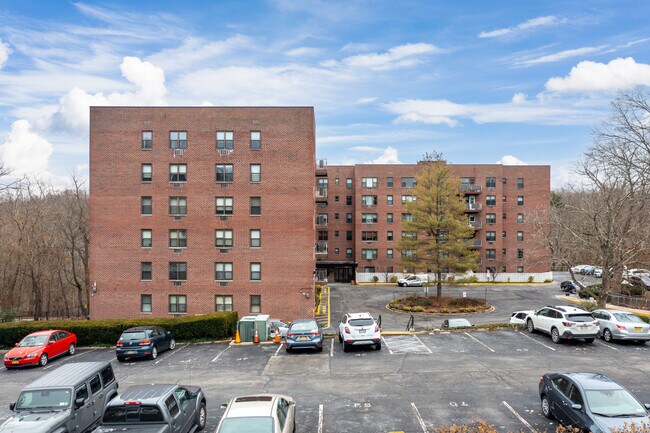 Tara Close Apartments in Mt Kisco, NY - Foto de edificio - Building Photo