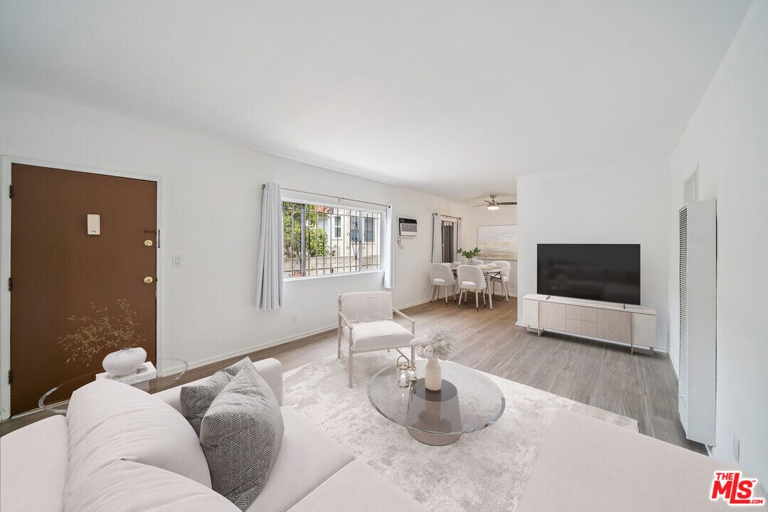 217 S Carondelet St in Los Angeles, CA - Building Photo