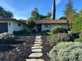 3615 Riverview Dr in Redding, CA - Building Photo