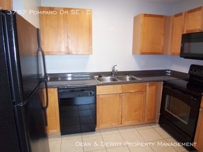 3787 Pompano Dr SE in St. Petersburg, FL - Building Photo - Building Photo