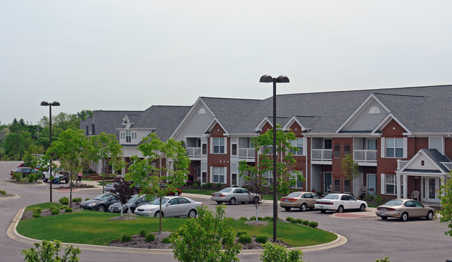 Myers Commons Apartments Senior 62+ in Darien, IL - Foto de edificio - Building Photo