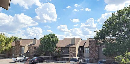 653 TX-337 Loop in New Braunfels, TX - Building Photo - Building Photo