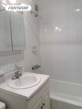 117 W 58th St in New York, NY - Building Photo - Building Photo