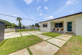 1371 NW 131st St in North Miami, FL - Building Photo - Building Photo