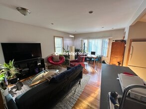 135 Columbia St, Unit 1B in Cambridge, MA - Foto de edificio - Building Photo