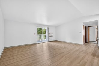 Whispering Pines Apartments in Delavan, WI - Foto de edificio - Building Photo