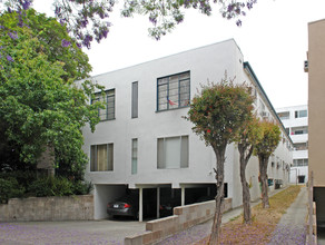 333 N Oakhurst Dr in Beverly Hills, CA - Building Photo - Building Photo