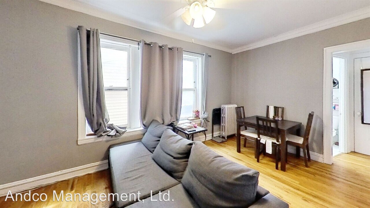 4823 W Addison St in Chicago, IL - Building Photo