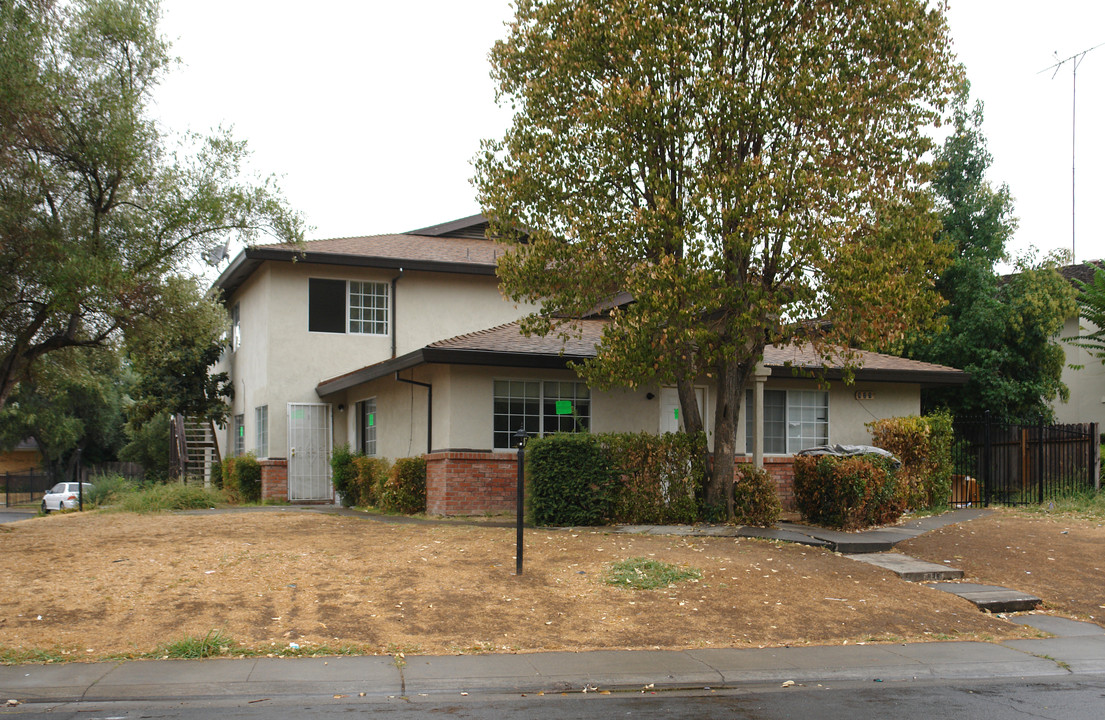 925 Carro Dr in Sacramento, CA - Building Photo