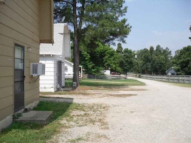 137 Cranfield Rd in Mountain Home, AR - Building Photo