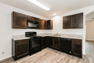 16922 Lacey Bell Ln in Richmond, TX - Foto de edificio - Building Photo