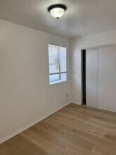 1124 E 40th Pl in Los Angeles, CA - Foto de edificio - Building Photo