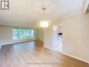 48 Lionel Heights Crescent in Toronto, ON - Building Photo - Building Photo