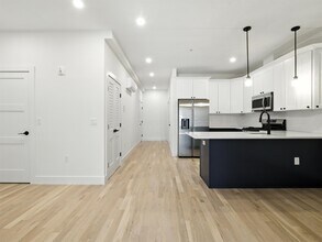 633 Newark Ave in Jersey City, NJ - Building Photo - Building Photo