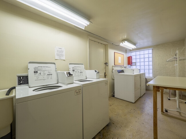 1044 W George St in Chicago, IL - Foto de edificio - Building Photo