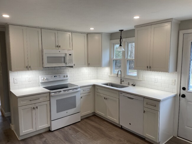 9 Newport Ave-Unit -Main House in Pembroke, MA - Building Photo - Building Photo
