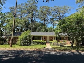 704 Hillcrest St in Tallahassee, FL - Building Photo