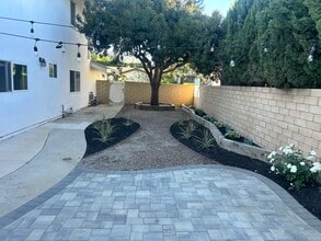 19548 Los Alimos St, Unit 19546 in Porter Ranch, CA - Building Photo - Building Photo