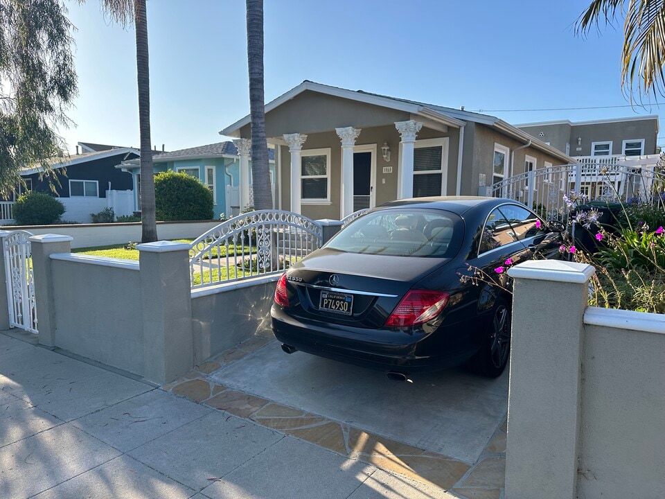 1060 W 26th St in San Pedro, CA - Building Photo