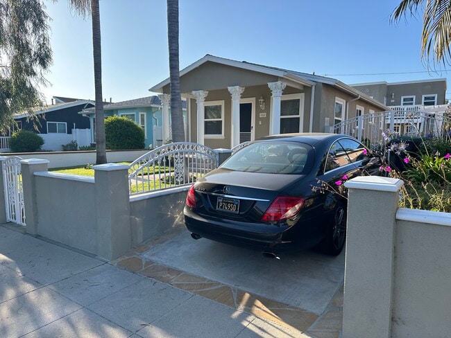 property at 1060 W 26th St