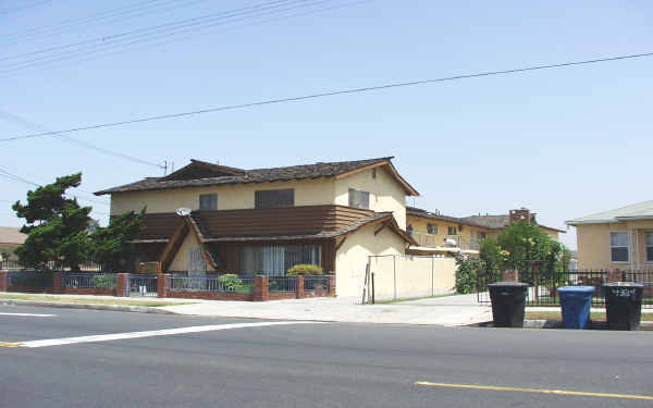 4335 Santa Ana St in Cudahy, CA - Building Photo