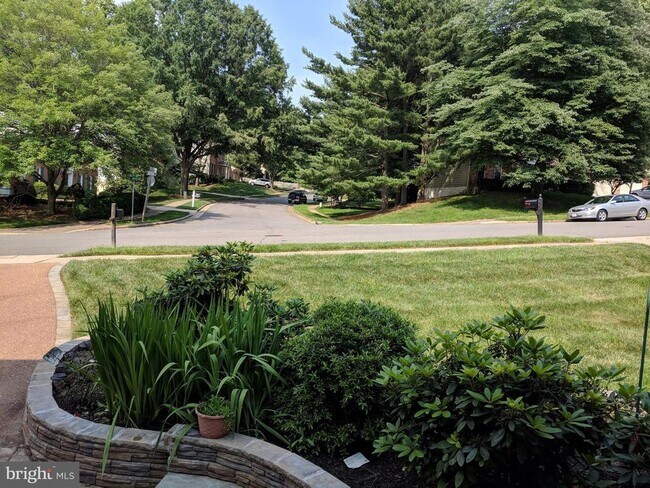 8605 Coral Gables Ln in Vienna, VA - Building Photo - Building Photo