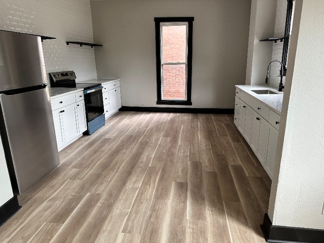 property at 809 Noble St