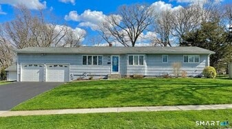 96 Cornflower Dr in Milford, CT - Building Photo