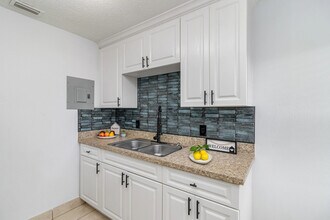 1031 Park Dr, Unit 10 in Indian Harbour Beach, FL - Building Photo - Building Photo