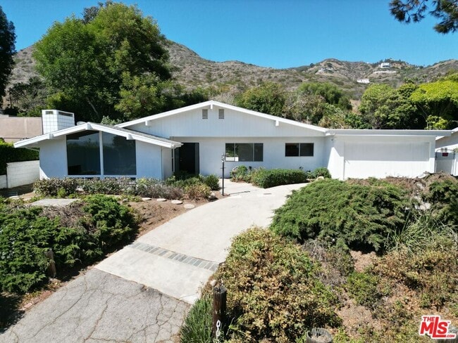 property at 31617 Broad Beach Rd