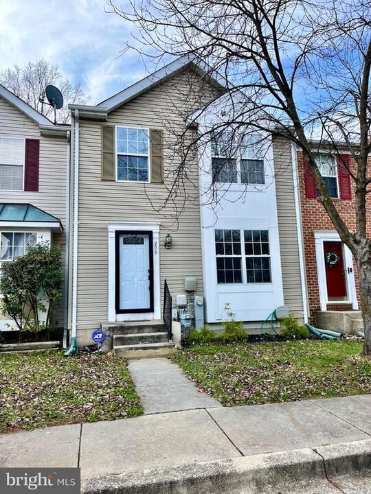 209 Langdon Farm Cir in Odenton, MD - Building Photo