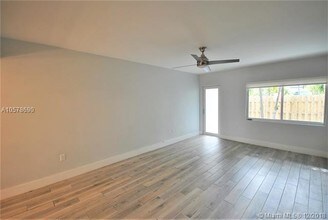 942 Lenox Ave-Unit -6 in Miami Beach, FL - Foto de edificio - Building Photo