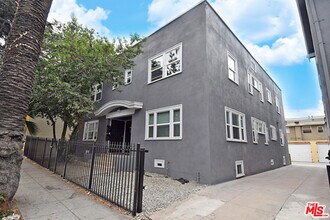 5526 Franklin Ave-Unit -1/2 in Los Angeles, CA - Building Photo - Building Photo