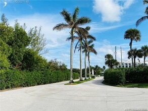 3792 NE Ocean Blvd in Jensen Beach, FL - Building Photo - Building Photo