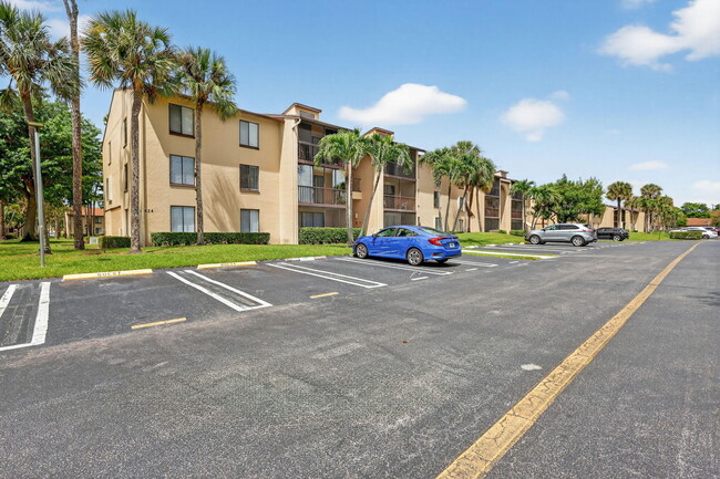 624 Sea Pine Way in Greenacres, FL - Building Photo - Building Photo