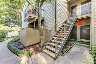 10047 Westpark Dr in Houston, TX - Building Photo